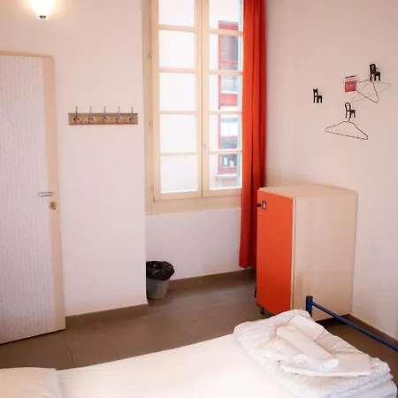 Abbey Hostal *