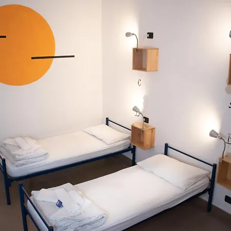 Abbey Hostal Génova