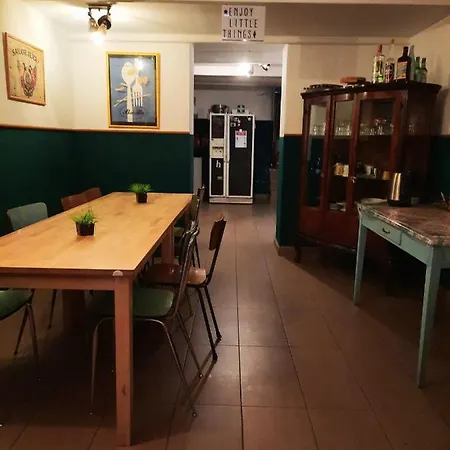 Abbey Hostal *